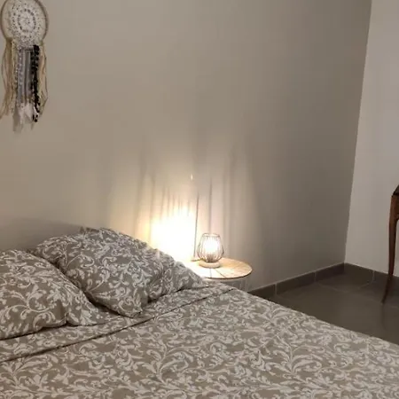 Apartament Jardin Terrasse Chez Charlene 30 Min En Voiture Des Plages Et Du Vieux Port Marsylia